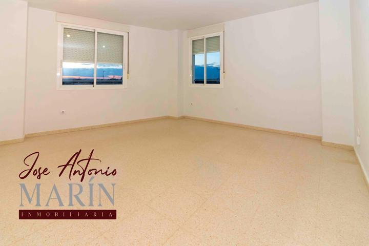 Luminoso y Acogedor Piso en el Corazón de Badajoz - ¡Tu Nuevo Hogar Te Espera! photo 0