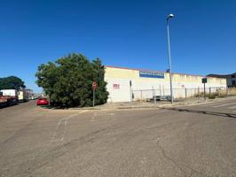 Amplia Nave Industrial en Olivenza: Oportunidad Única para tu Negocio photo 0