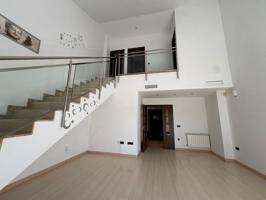 ESTUPENDO DÚPLEX CON GARAJE Y TRASTERO - OPORTUNIDAD ÚNICA EN BADAJOZ 🏡✨ photo 0