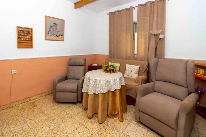 Casa en Badajoz: Tu Oportunidad de Crear el Hogar Soñado photo 0