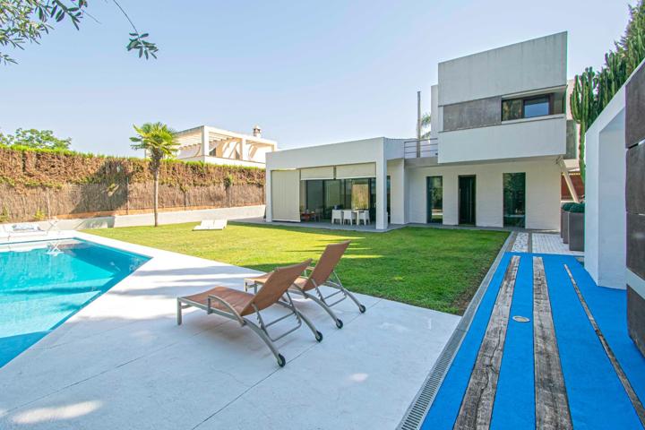 Impresionante Chalet de Lujo con Jardín y Piscina Privada de agua salada!! photo 0