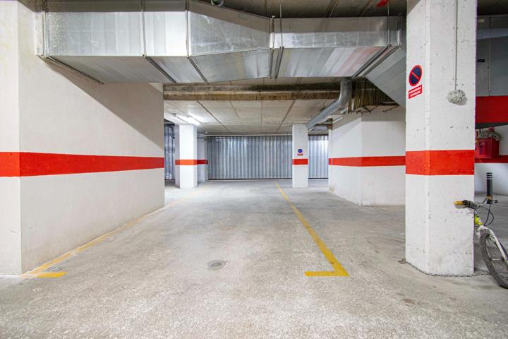 Magnífica plaza de garaje con capacidad para 3 coches!! photo 0