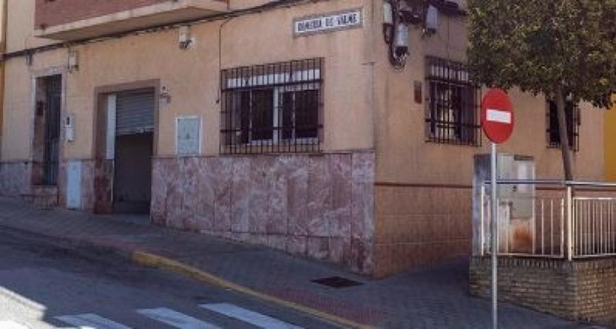 SE ALQUILA LOCAL DIÁFANO DE ESQUINA 130 M2 CON ASEO Y TRASTERO photo 0