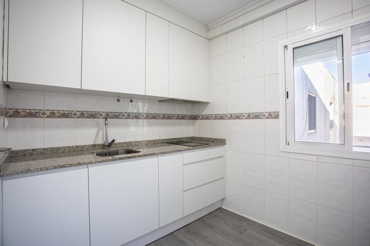 SE VENDE PISO REFORMADO 74 M2 3 HABITACIONES, UN BAÑO Y COCINA INDEPENDIENTE CON TERRAZA photo 0