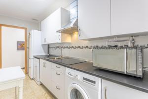 SE VENDE PISO DE ESQUINA REFORMADO 94 M2 3 DORMIT. DOBLES, UN BAÑO  CON TRASTERO photo 0