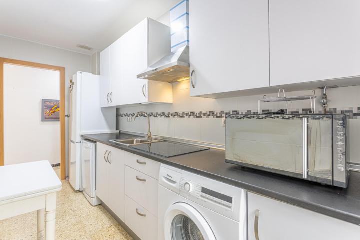SE VENDE PISO DE ESQUINA REFORMADO 94 M2 3 DORMIT. DOBLES, UN BAÑO  CON TRASTERO photo 0