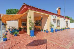 SE VENDE CHALET PARCELA 1.700 M2 159 M2 DE VIVIENDA CON GARAJE - TRASTERO 95 M2 CON PISCINA PRIVADA photo 0