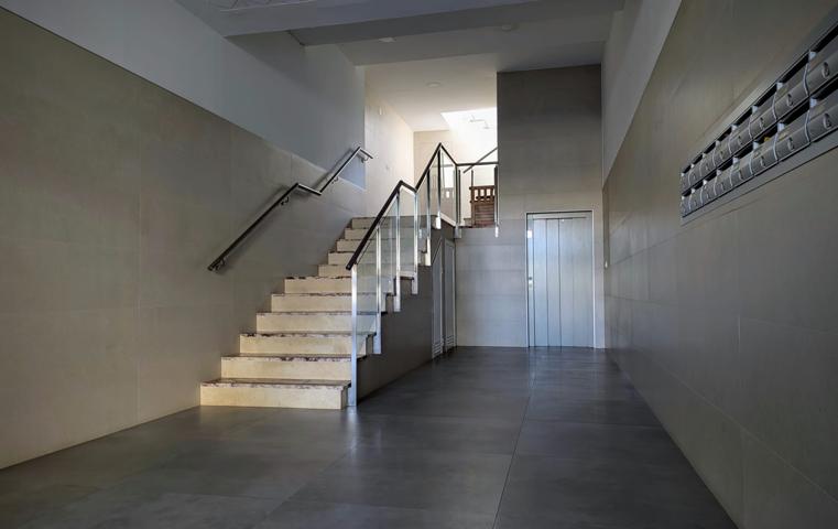 Gran Oportunidad: Espaciosa Vivienda con Mucha Luz en Sevilla, Ideal para Reforma photo 0
