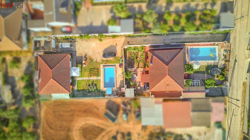 PARCELA CON DOS CASAS Y DOS PISCINAS EN ALMENSILLA photo 0