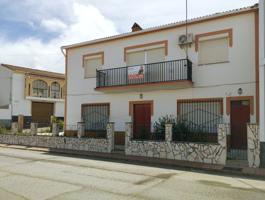Casa en esquina con gran potencial en Monesterio photo 0