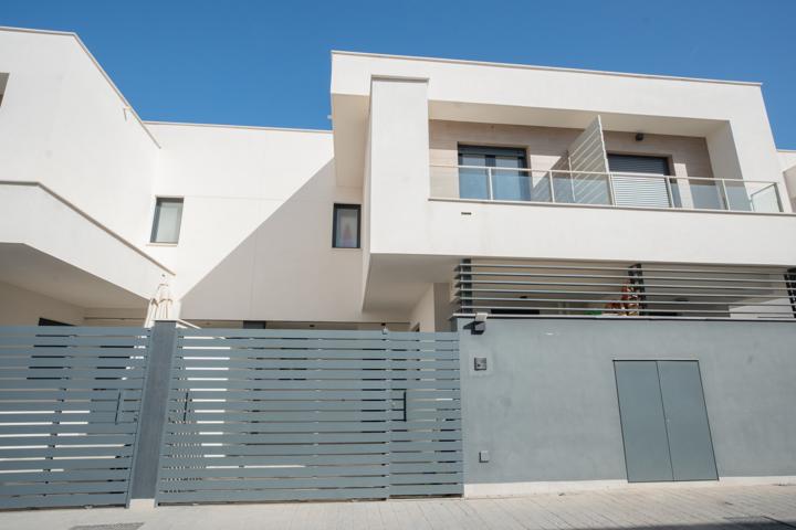 Fantástico Adosado en Entrenúcleos photo 0