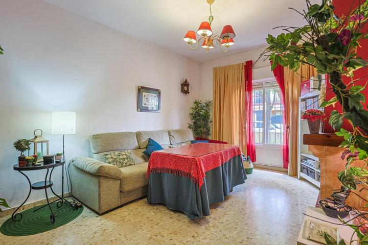 Unifamiliar Pareada En venta en Centro, Mairena Del Aljarafe photo 0