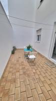 APARTAMENTO AMUEBLADO CON PATIO photo 0