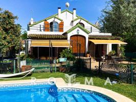 CHALET INDEPENDIENTE DIVIDIDO EN DOS VIVIENDAS EN TORREQUINTO photo 0