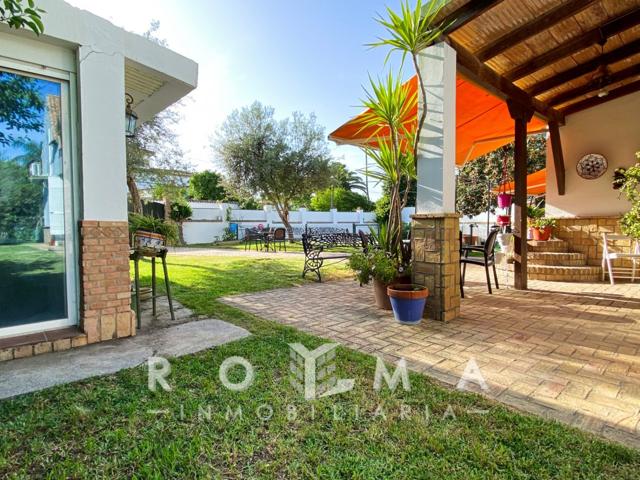 IMPRESIONANTE CHALET INDEPENDIENTE DIVIDIDO EN DOS VIVIENDAS EN TORREQUINTO photo 0