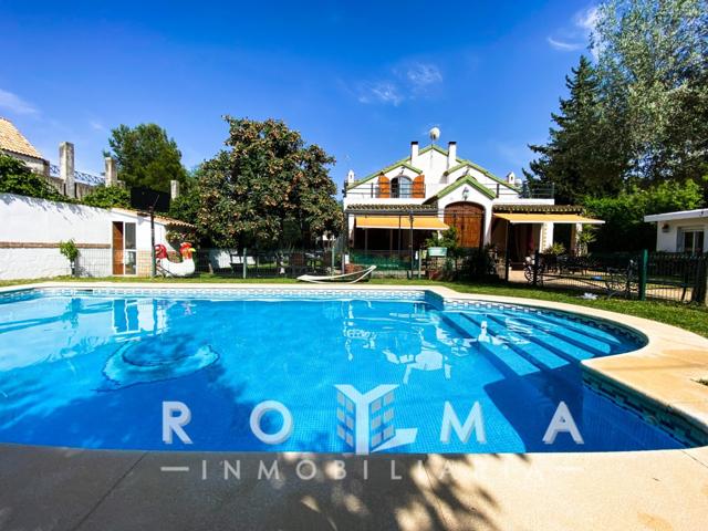 CHALET INDEPENDIENTE DIVIDIDO EN DOS VIVIENDAS EN TORREQUINTO photo 0