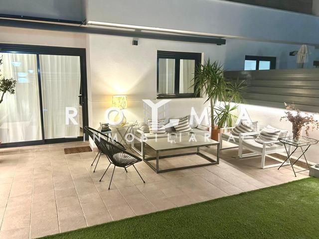 Chalet Adosado en Jose Mejias Salguero, Entrenúcleos photo 0