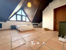 PRECIOSO Y SINGULAR CHALET A LA VENTA photo 0