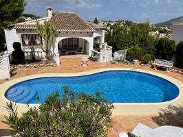Moraira cerca del mar Se vende esta casa soleada con piscina photo 0