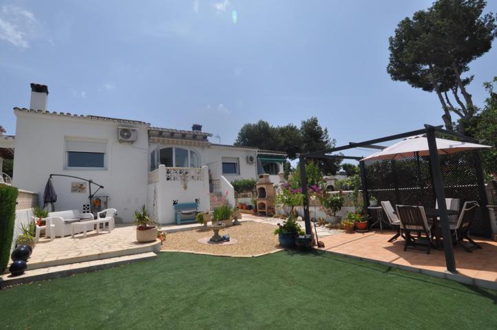 Casa inmaculada con vistas abiertas, cerca de todos los servicios photo 0