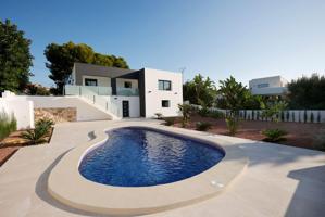 Villa renovada en Venta entre Calpe y Benissa photo 0