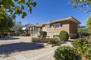 Casa En venta en Villalbilla photo 0