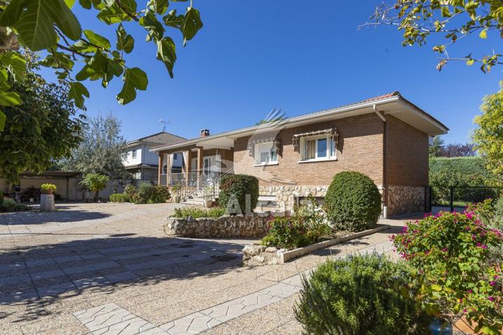 Casa En venta en Villalbilla photo 0