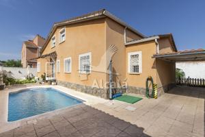 Casa En venta en Camarma De Esteruelas photo 0