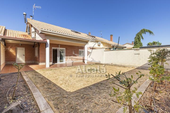 Unifamiliar Pareada En venta en Pozo De Guadalajara photo 0