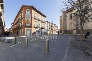 Casa En alquiler en Casco Histórico, Alcalá De Henares photo 0
