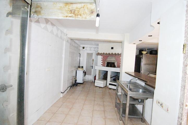 ¡LOCAL COMERCIAL EN BADALONA – TU PRÓXIMO NEGOCIO AQUÍ TE ESPERA! 🏪💼 photo 0