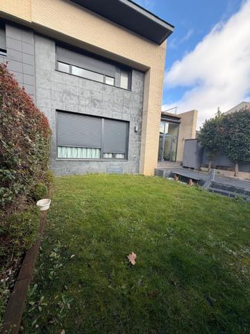 MAGNIFICA CASA EN HUELGAS photo 0