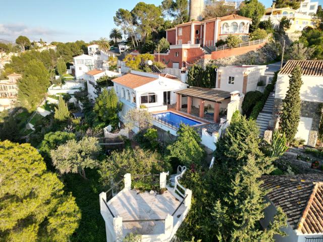 Casa Independiente con espectaculares vistas, piscina y 1000 m2 de terreno muy cerca del centro photo 0