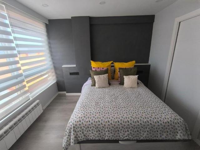 Piso en Conde de Torrecedeira photo 0