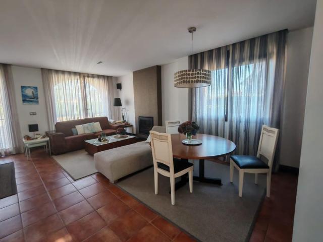 Chalet 4 dormitorios en Candeán photo 0