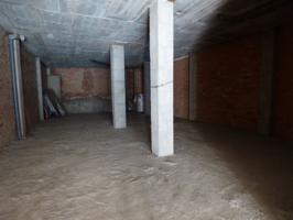 ¡AMPLIO LOCAL COMERCIAL EN VENTA EN MANRESA CON CAPACIDAD PARA 5 COCHES! photo 0