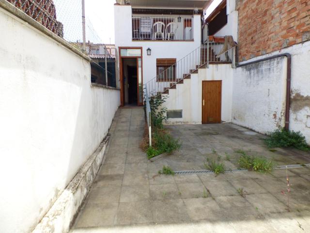 CASA EN VENTA EN NAVARCLES CON INQUILINO Y MUCHAS POSIBILIDADES photo 0