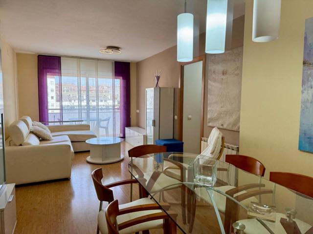 Piso seminuevo en venta en Sagrada Familia con 3 hab. parking incluido, ascensor y balcon photo 0