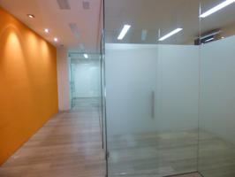Local comercial en alquiler en Manresa – Zona universidad photo 0