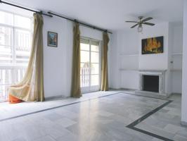 Impresionante y señorial piso en el centro de Lucena photo 0