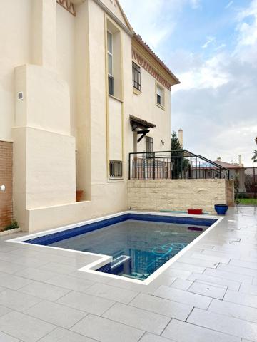 ¡Impresionante pareado con piscina privada en Alhaurín de la Torre! photo 0