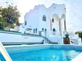 ¡Impresionante chalet en Puertosol, Málaga! photo 0