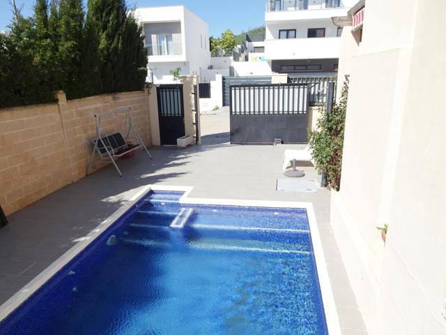 ¡Impresionante pareado con piscina privada en Alhaurín de la Torre! photo 0