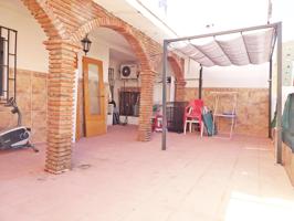 Chalet adosado con patio y terraza zona de Suárez, listo para entrar a vivir. photo 0
