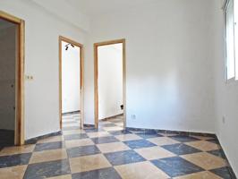 Piso en urbanización con garaje en Cruz de Humilladero. photo 0