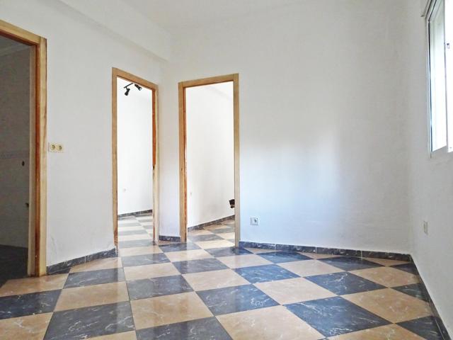 Piso en urbanización con garaje en Cruz de Humilladero. photo 0