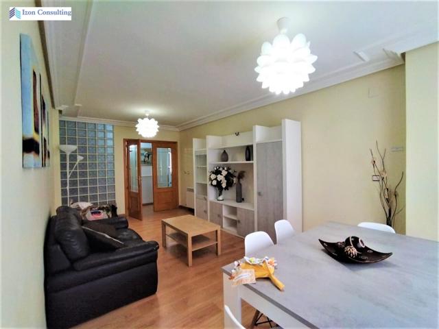 PISO DE CUATRO HABITACIONES EN ALQUILER photo 0