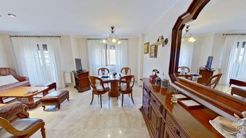 VIVIENDA DE 4 DORMITORIOS Y 2 BAÑOS CON DOS PLAZAS DE GARAJE EN ZONA FERIA photo 0