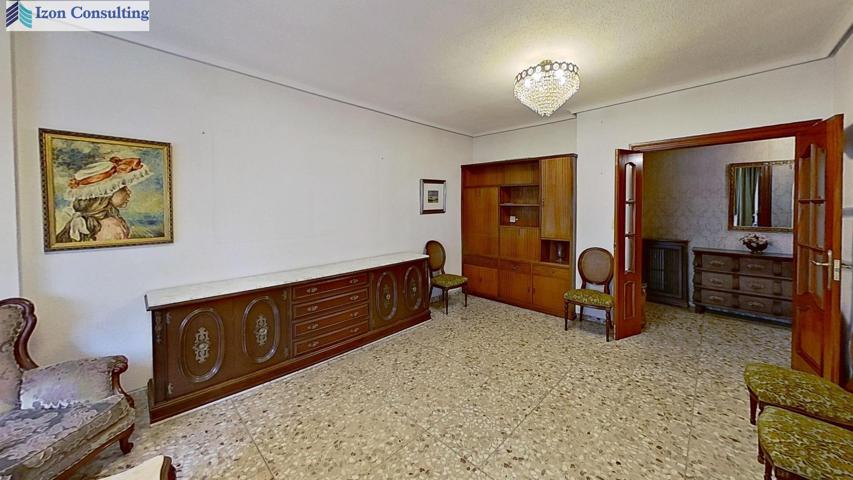 amplia vivienda con vistas al Altozano y plaza de garaje photo 0
