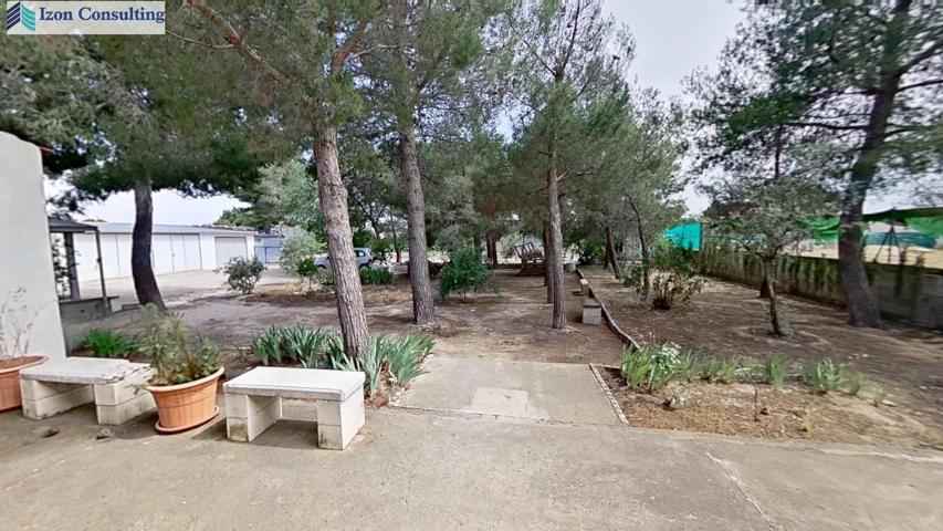 parcela con 2500 m2 de terreno y dos viviendas construidas, con una superficie de 350 m2 photo 0